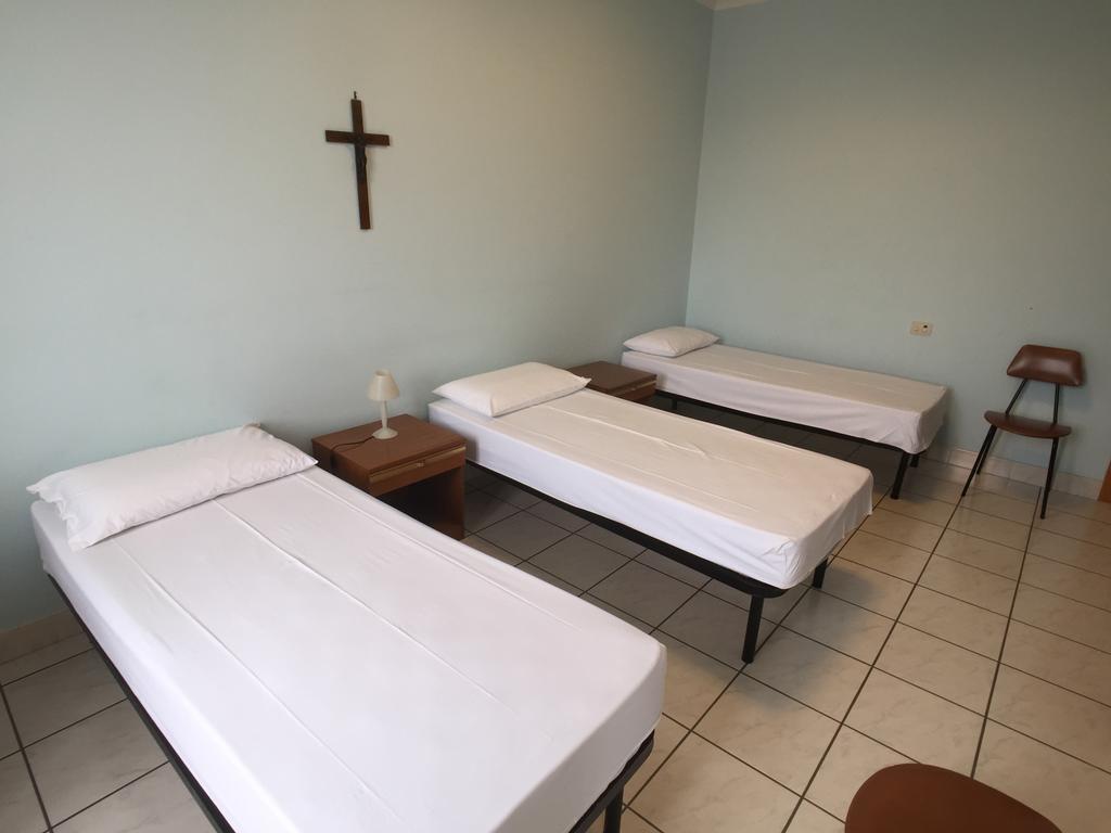 Casa Religiosa Per Ferie Ancelle Del Santuario Rome Exterior photo