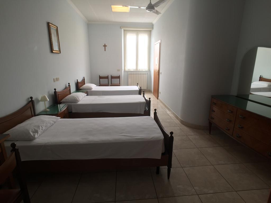 Casa Religiosa Per Ferie Ancelle Del Santuario Rome Exterior photo