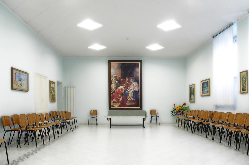 Casa Religiosa Per Ferie Ancelle Del Santuario Rome Exterior photo